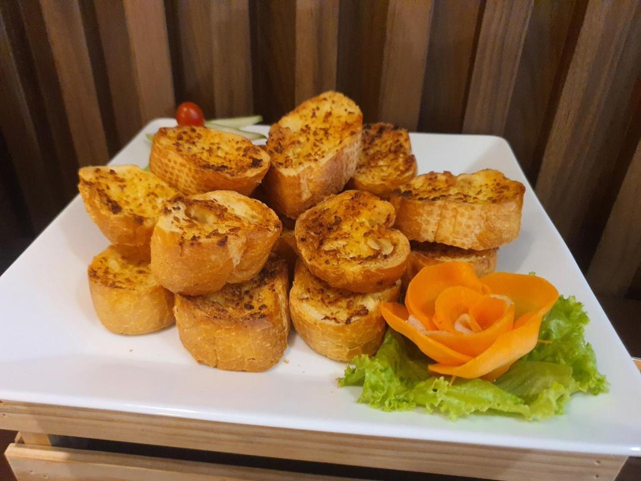 Na Nue Hotel مدينة هوشي منه المظهر الخارجي الصورة